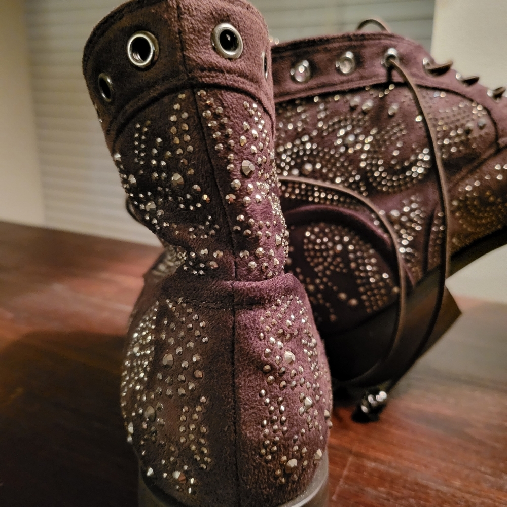 Boots - Picture 2 of 3